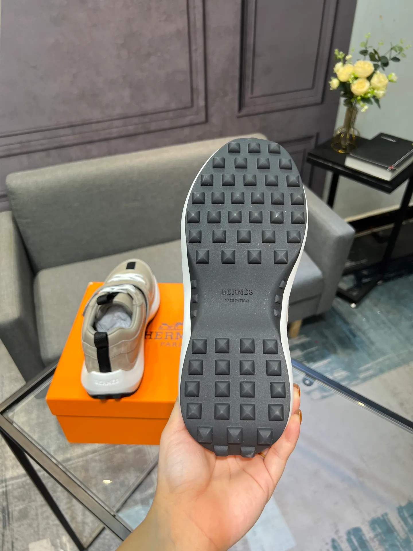 Men's shoes 💰600 Actual photos 🎬 [Hermès] Couple style, official website synchronization Counter quality French Paris catwalk style Simple and classic Imported original fabric Original 1:1 outsole! The highest version on the market! Size: Female 35-41. Male 39-45 (female 41, male 45 customized)